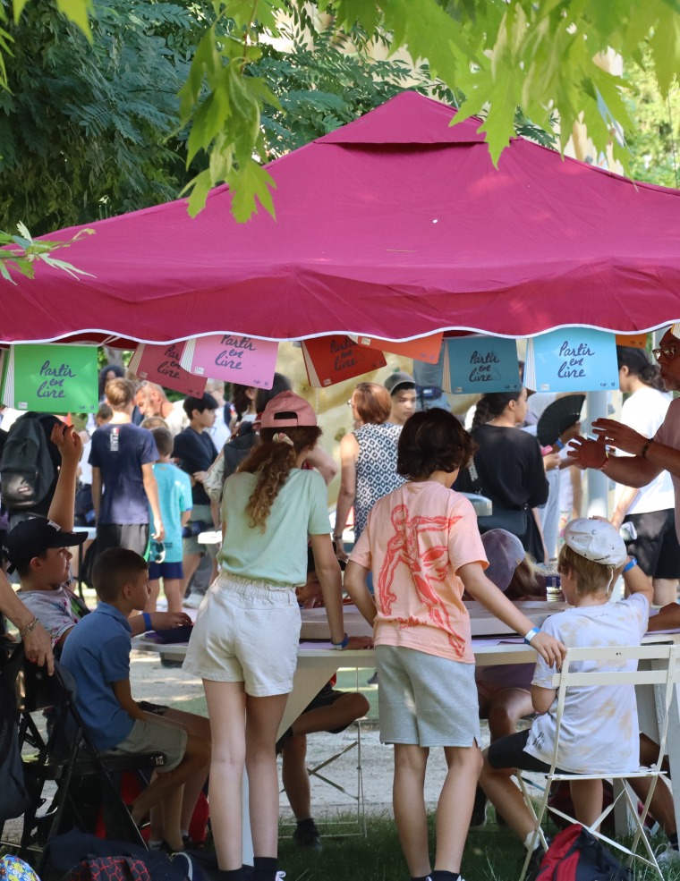 Groupe d'enfants réunis pour Partir en Livre 2025