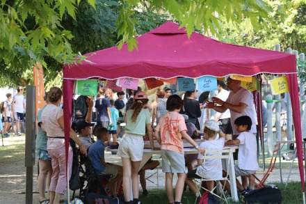 Groupe d'enfants réunis pour Partir en Livre 2025