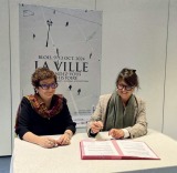 Joëlle Alazard et Régine Hatchondo signant la convention à Blois © CNL