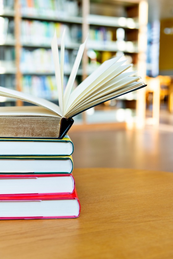 Pile de livres- table librairie - Istock